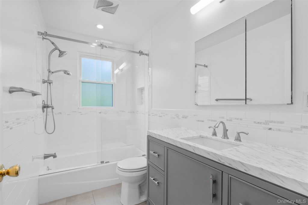 22 Rogers Drive, New Rochelle, NY 10804 - Photo 17 of 22