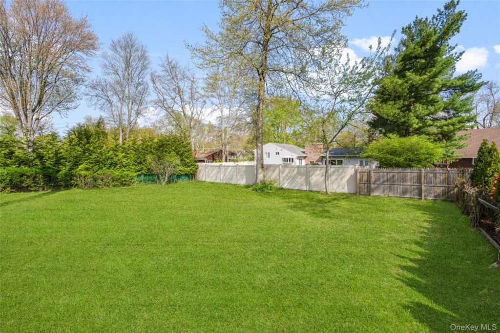 22 Rogers Drive, New Rochelle, NY 10804 - Photo 19 of 22