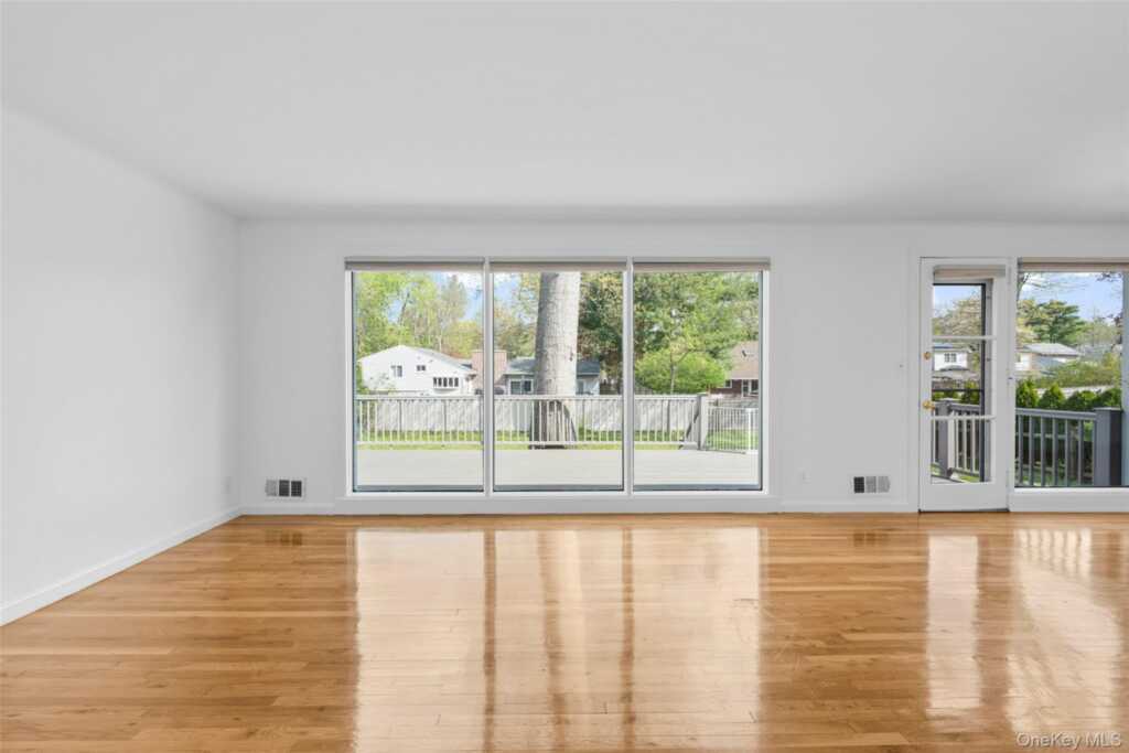 22 Rogers Drive, New Rochelle, NY 10804 - Photo 4 of 22