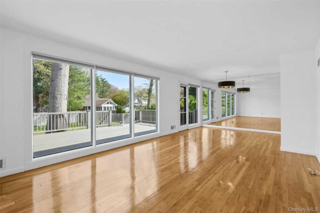 22 Rogers Drive, New Rochelle, NY 10804 - Photo 6 of 22