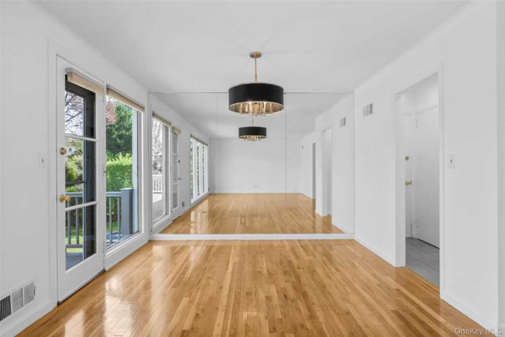 22 Rogers Drive, New Rochelle, NY 10804 - Photo 7 of 22