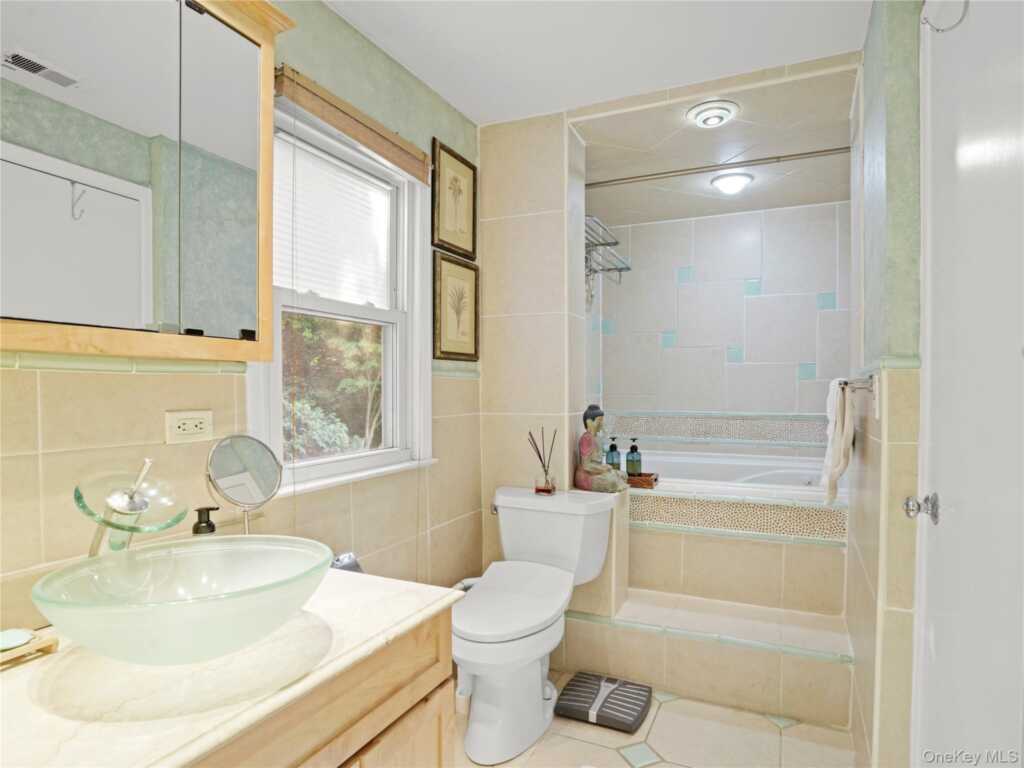 1035 Shore Acres Drive, Rye, NY 10543 - Photo 15 of 29