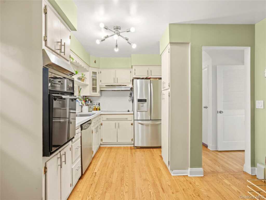 1035 Shore Acres Drive, Rye, NY 10543 - Photo 3 of 29