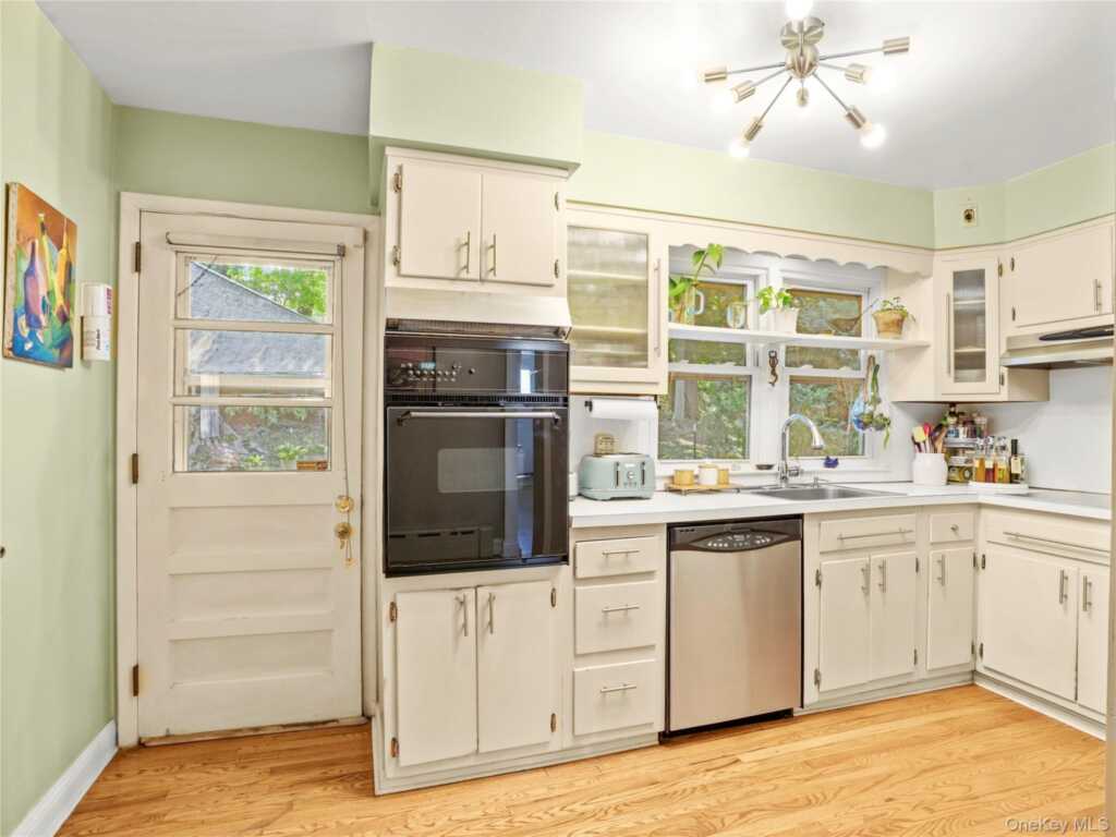 1035 Shore Acres Drive, Rye, NY 10543 - Photo 4 of 29