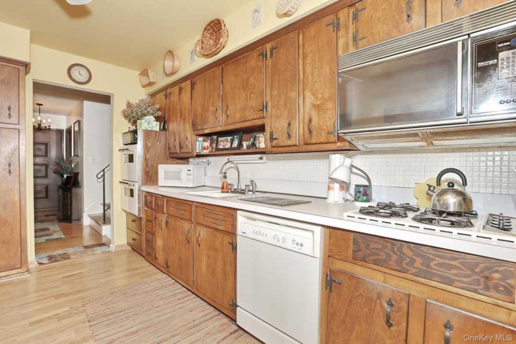 17 Scott Drive, New City, NY 10956 - Photo 7 of 40