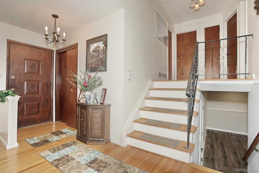 17 Scott Drive, New City, NY 10956 - Photo 9 of 40