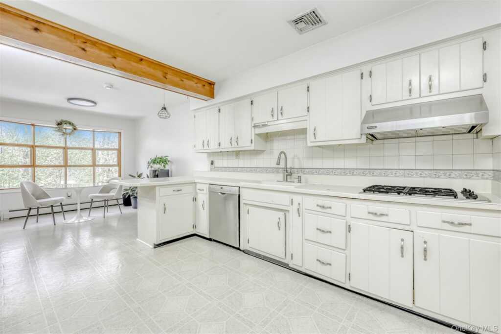 26 River Road, Suffern, NY 10901 - Photo 7 of 27