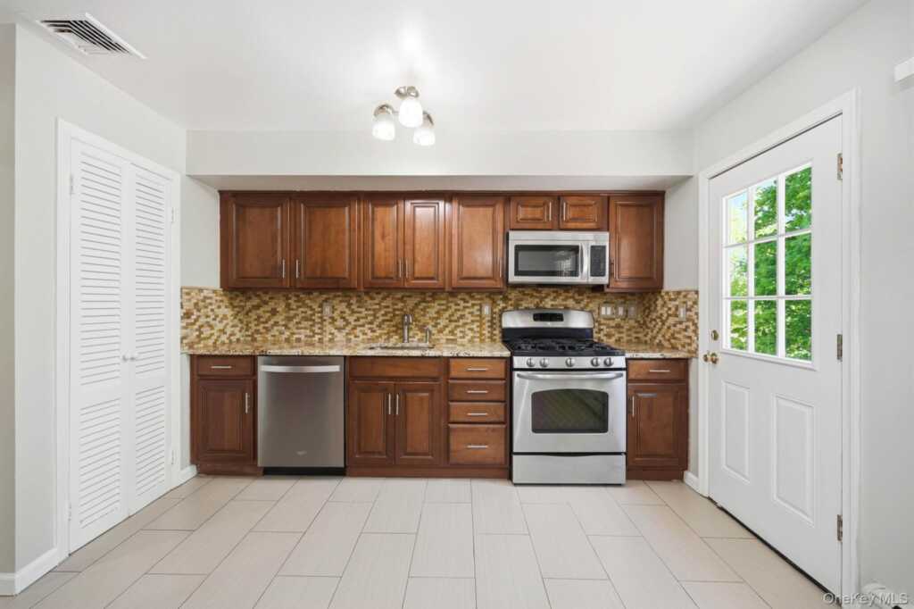 1 Muir Lane, New City, NY 10956 - Photo 11 of 42