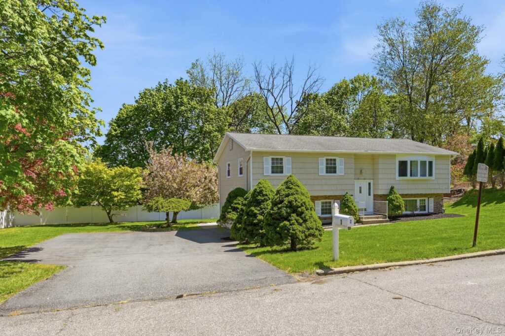 1 Muir Lane, New City, NY 10956 - Photo 2 of 42