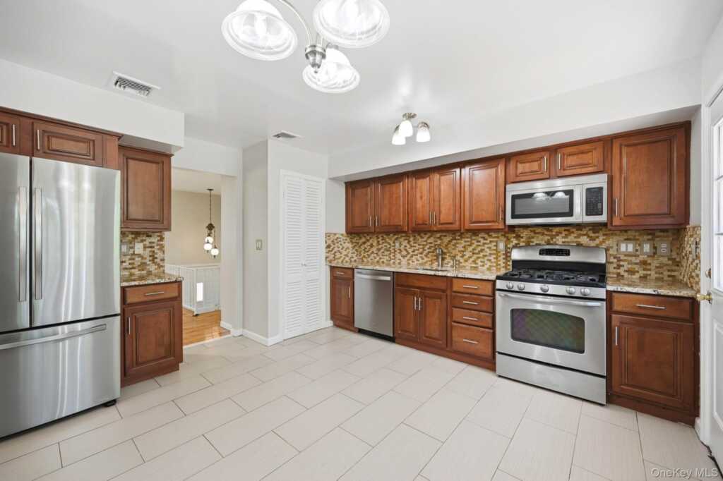 1 Muir Lane, New City, NY 10956 - Photo 4 of 42