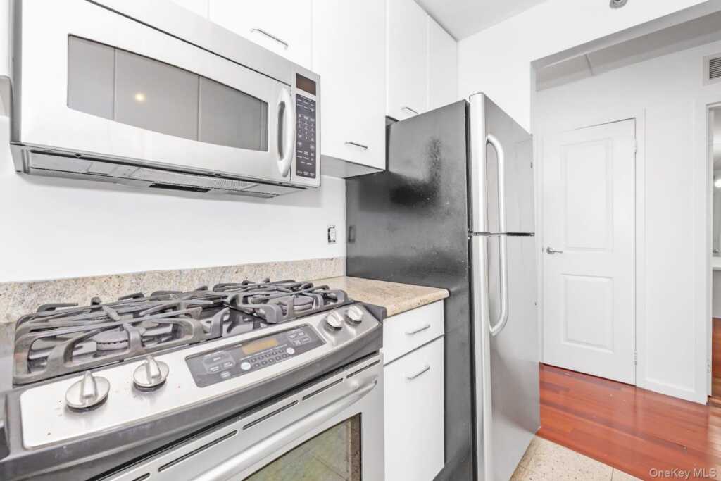 4 Martine Avenue, Unit #1120, White Plains, NY 10606 - Photo 11 of 22