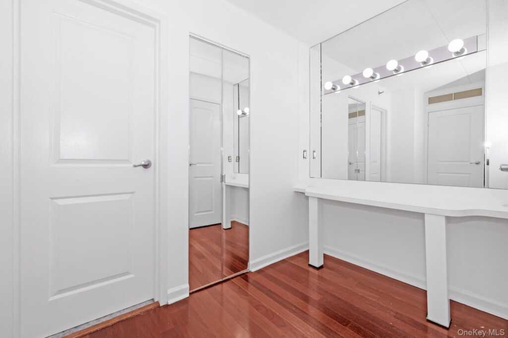 4 Martine Avenue, Unit #1120, White Plains, NY 10606 - Photo 17 of 22