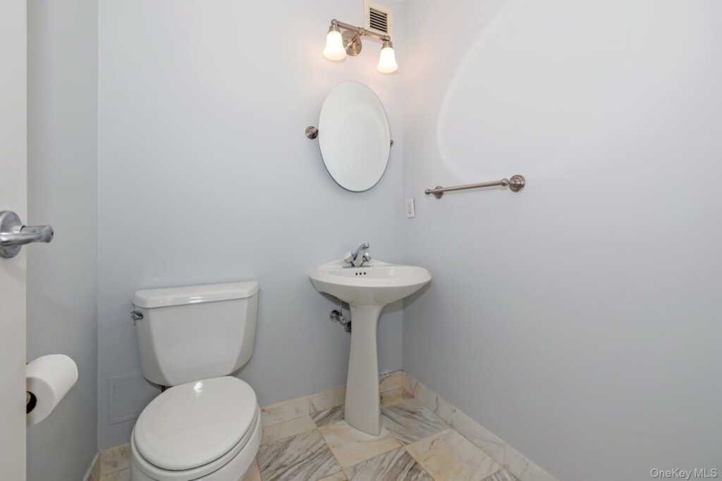4 Martine Avenue, Unit #1120, White Plains, NY 10606 - Photo 19 of 22