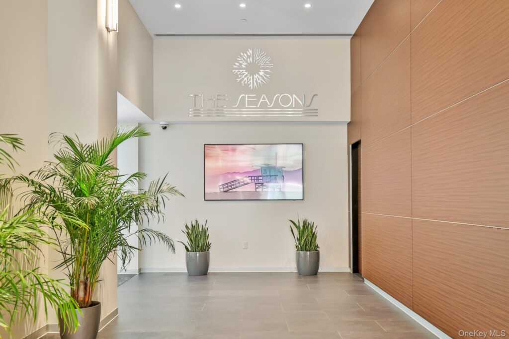 4 Martine Avenue, Unit #1120, White Plains, NY 10606 - Photo 2 of 22