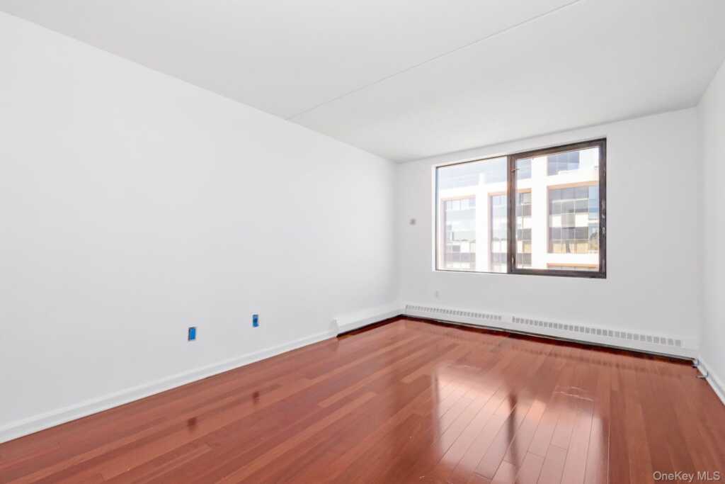 4 Martine Avenue, Unit #1120, White Plains, NY 10606 - Photo 5 of 22