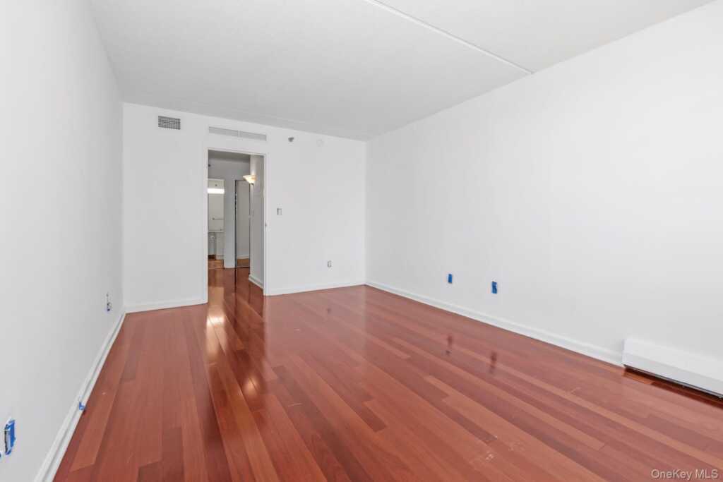 4 Martine Avenue, Unit #1120, White Plains, NY 10606 - Photo 7 of 22