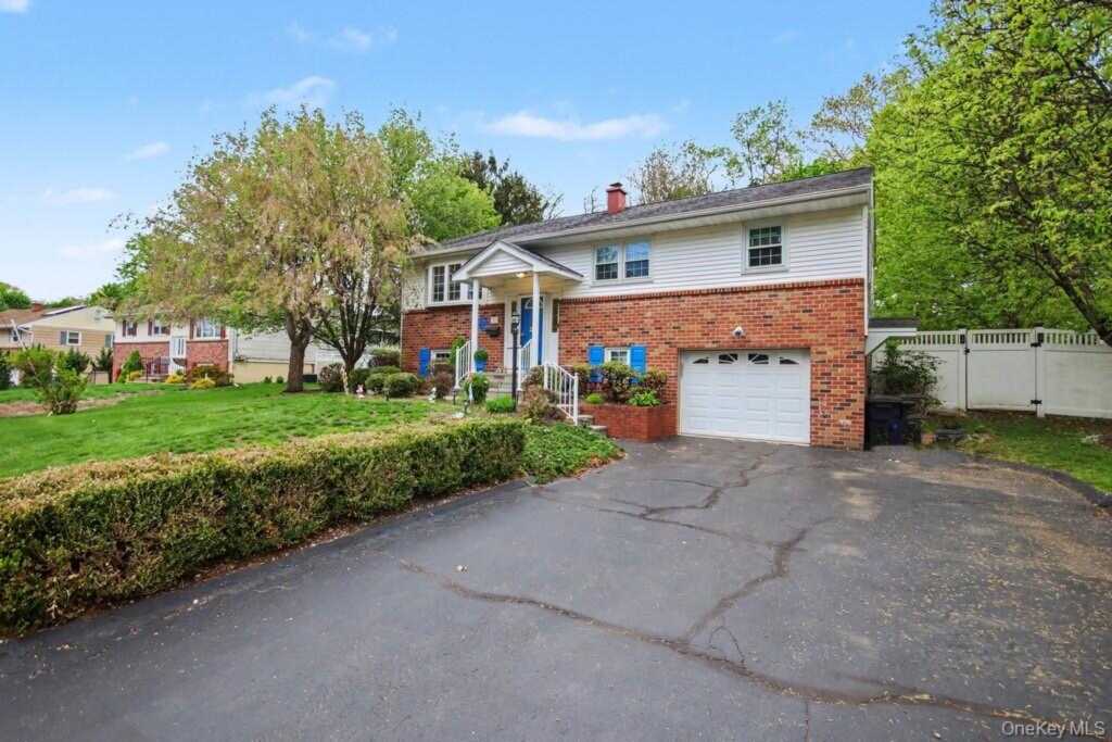 35 Sengstacken Drive, Stony Point, NY 10980 - Photo 2 of 17