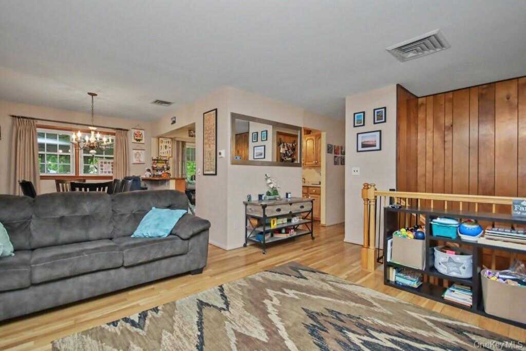 35 Sengstacken Drive, Stony Point, NY 10980 - Photo 3 of 17