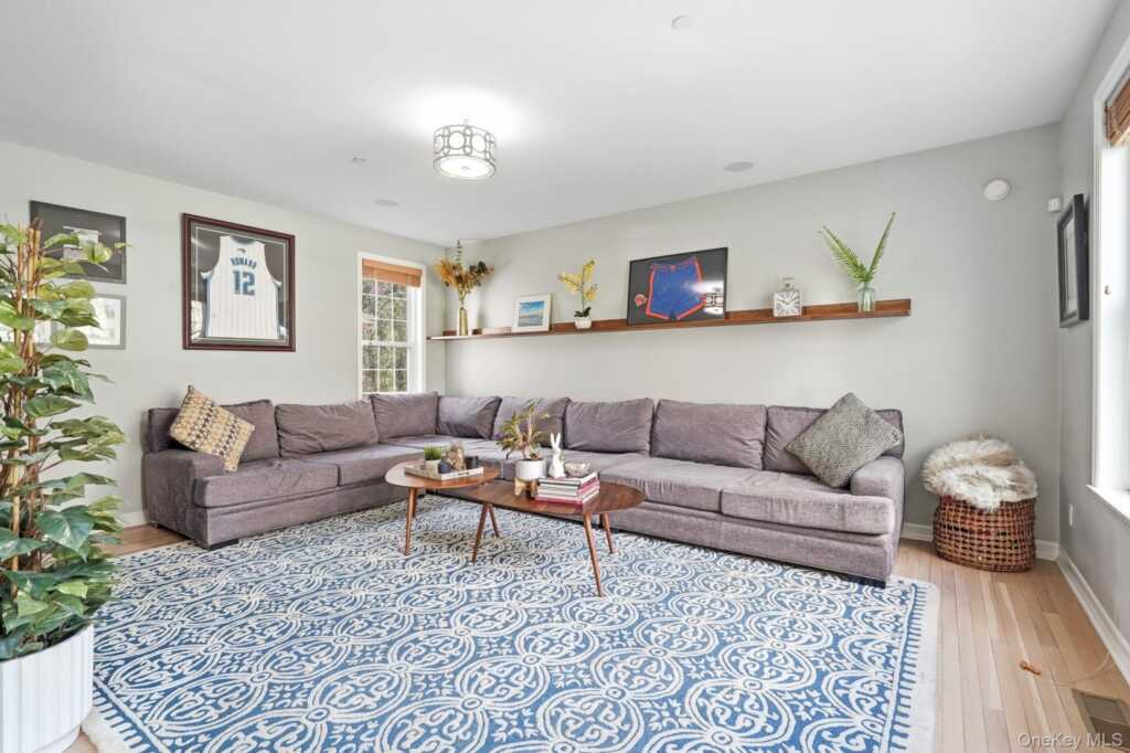 2 Legendary Circle, Rye, NY 10573 - Photo 3 of 32