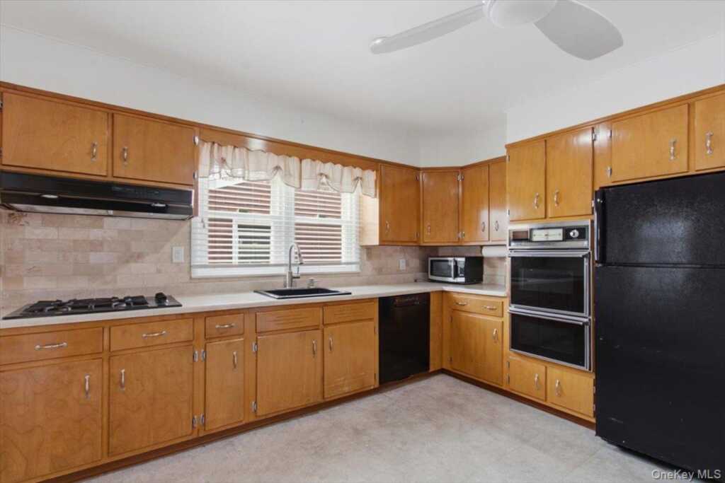 490 Franklin Street, Rye, NY 10573 - Photo 4 of 31