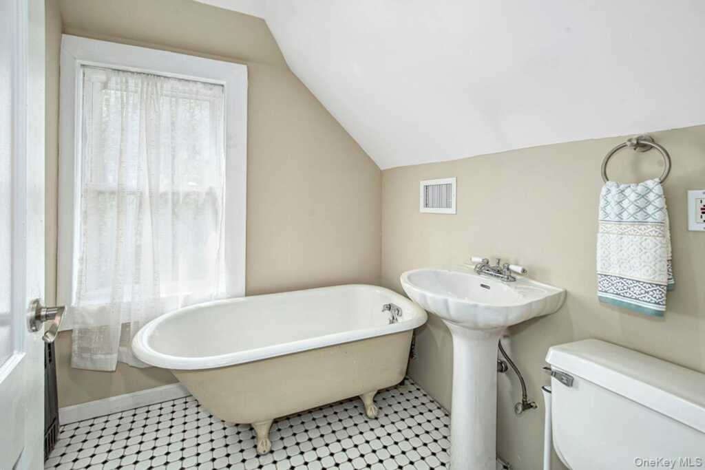 13 Chadwick Road, White Plains, NY 10604 - Photo 34 of 45
