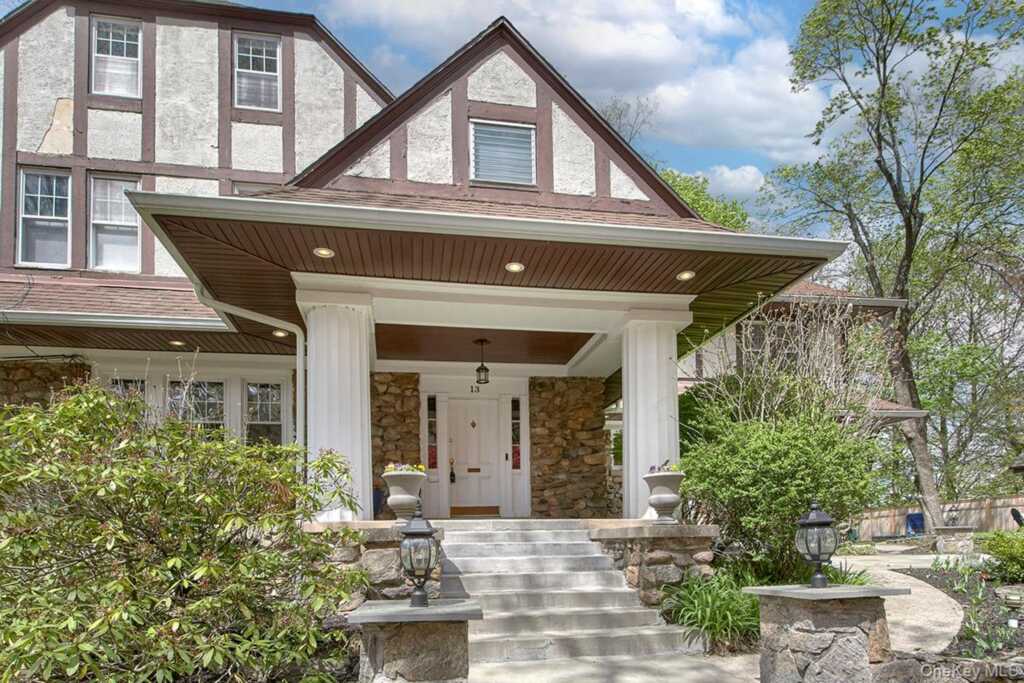 13 Chadwick Road, White Plains, NY 10604 - Photo 4 of 45