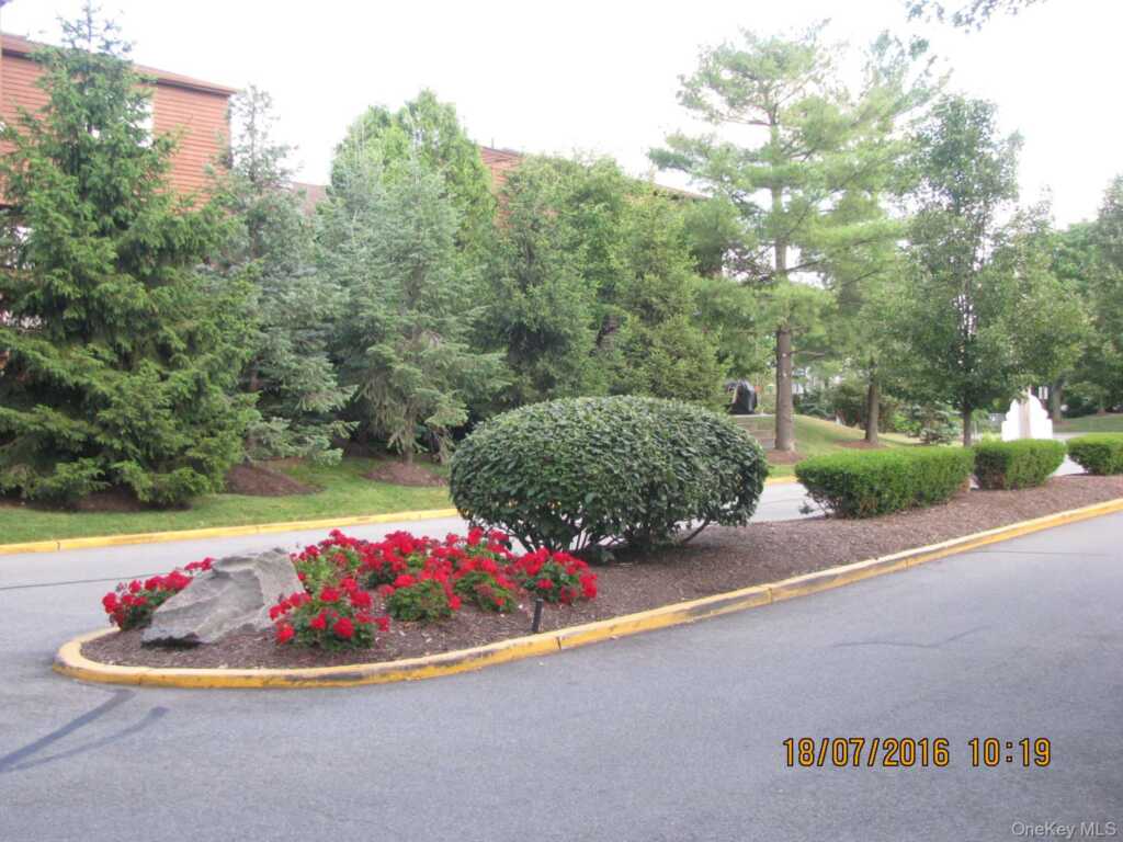 40 Aspen Court, Nanuet, NY 10954 - Photo 2 of 21