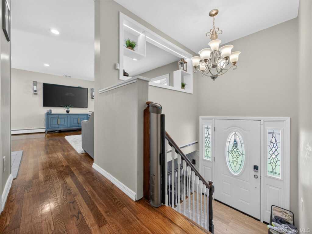 3 Durant Road, New City, NY 10956 - Photo 4 of 35