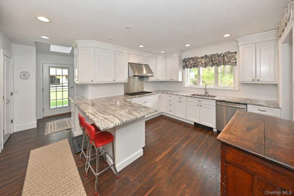 278 Cherry Lane, Suffern, NY 10901 - Photo 6 of 32