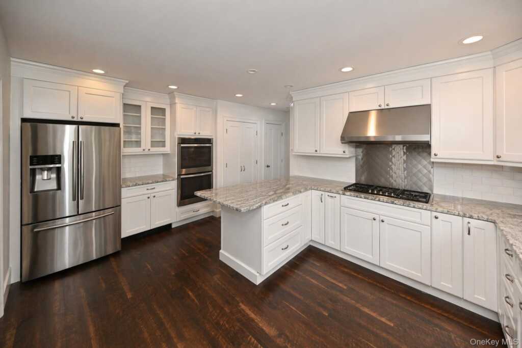 278 Cherry Lane, Suffern, NY 10901 - Photo 7 of 32