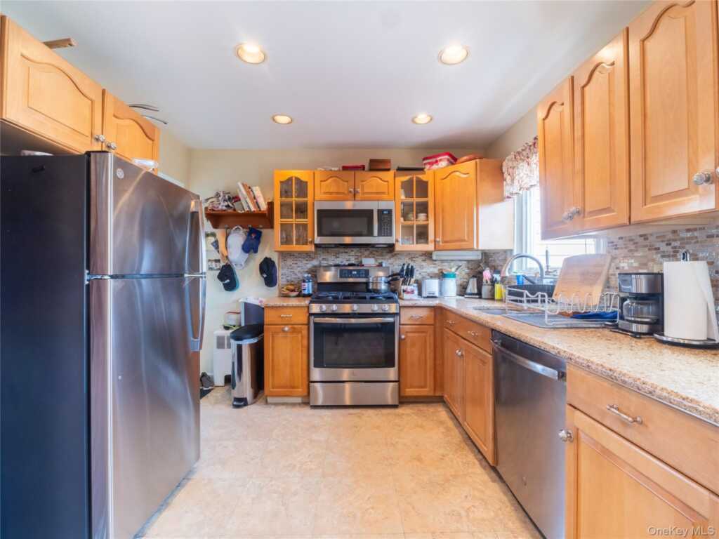 12 Maywood Avenue, Rye, NY 10573 - Photo 7 of 17