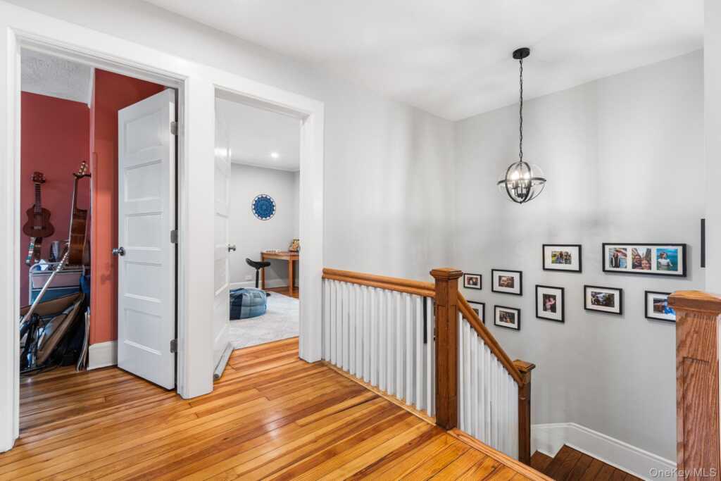 29 Howard Avenue, White Plains, NY 10606 - Photo 11 of 25