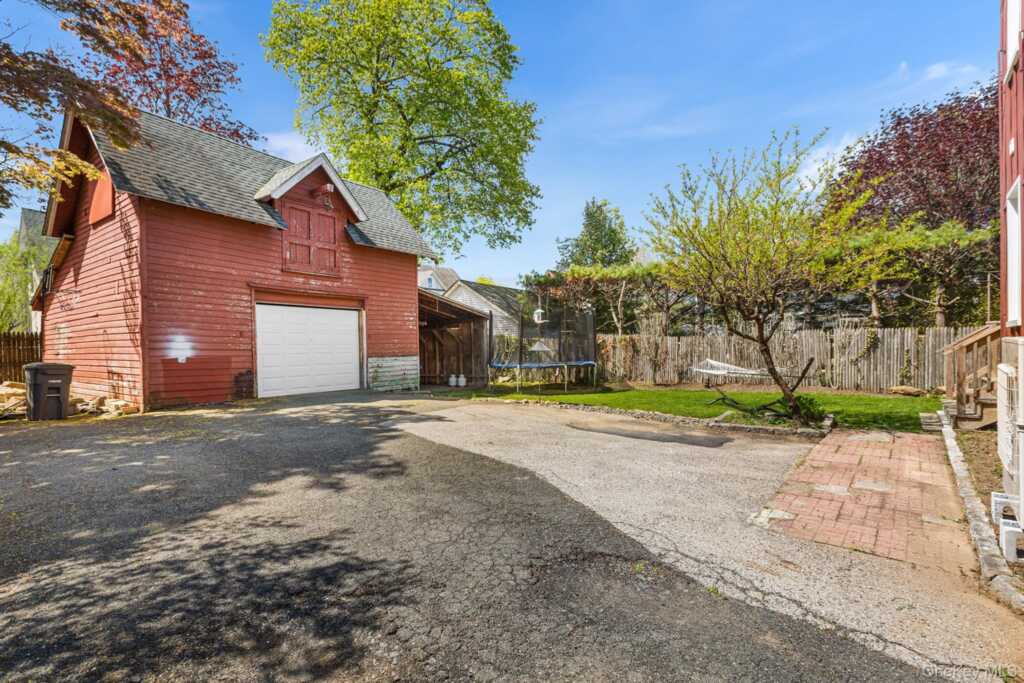 29 Howard Avenue, White Plains, NY 10606 - Photo 23 of 25