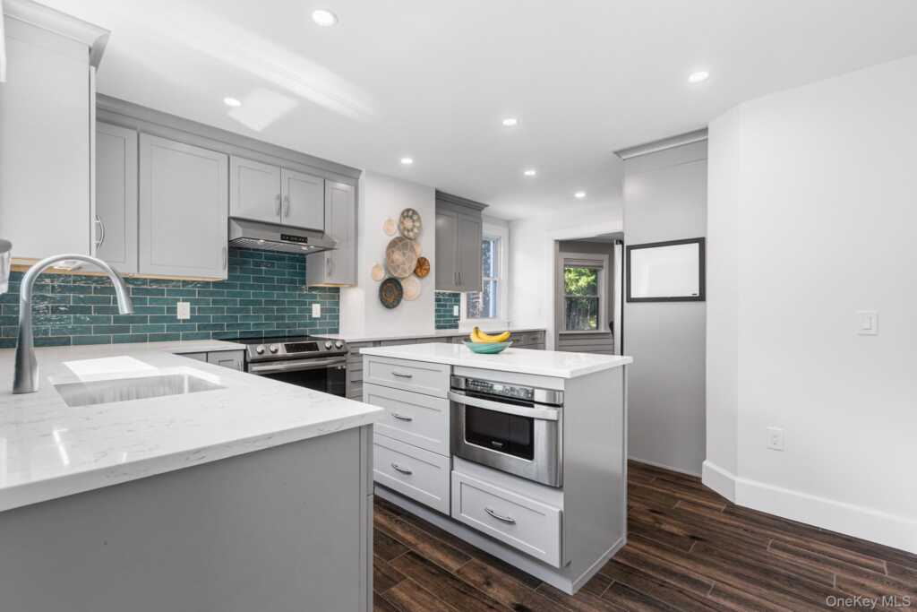 29 Howard Avenue, White Plains, NY 10606 - Photo 4 of 25