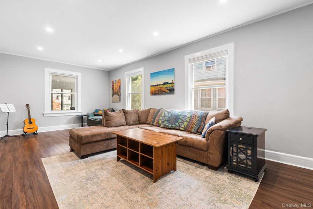 29 Howard Avenue, White Plains, NY 10606 - Photo 6 of 25