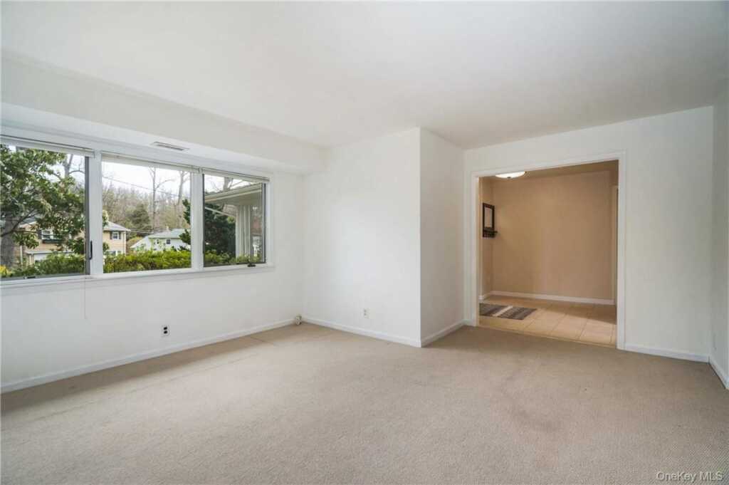 7 Susan Court, White Plains, NY 10605 - Photo 10 of 20