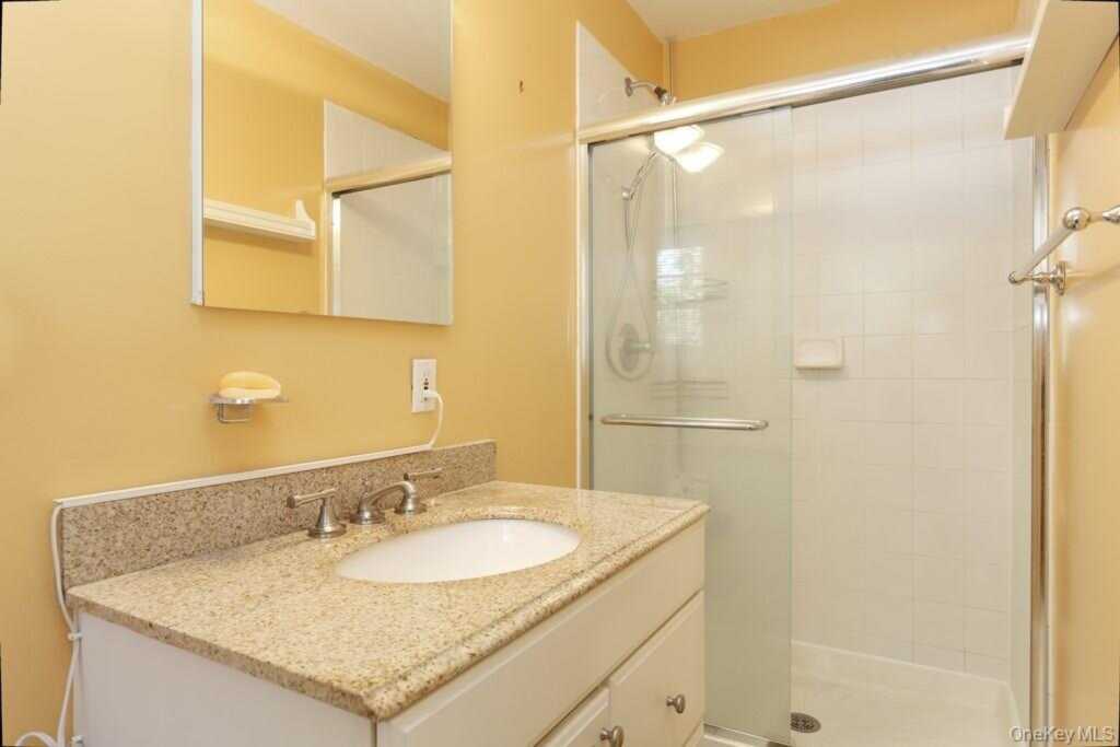 7 Susan Court, White Plains, NY 10605 - Photo 13 of 20