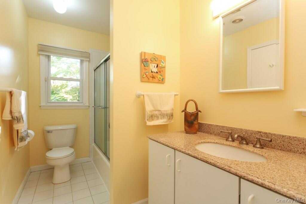 7 Susan Court, White Plains, NY 10605 - Photo 14 of 20