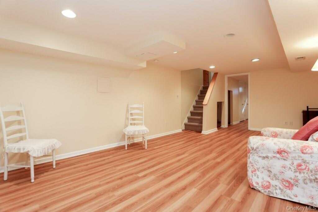 7 Susan Court, White Plains, NY 10605 - Photo 17 of 20