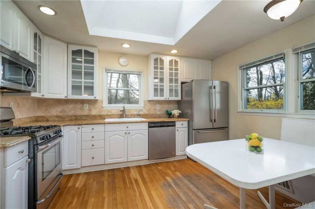7 Susan Court, White Plains, NY 10605 - Photo 7 of 20