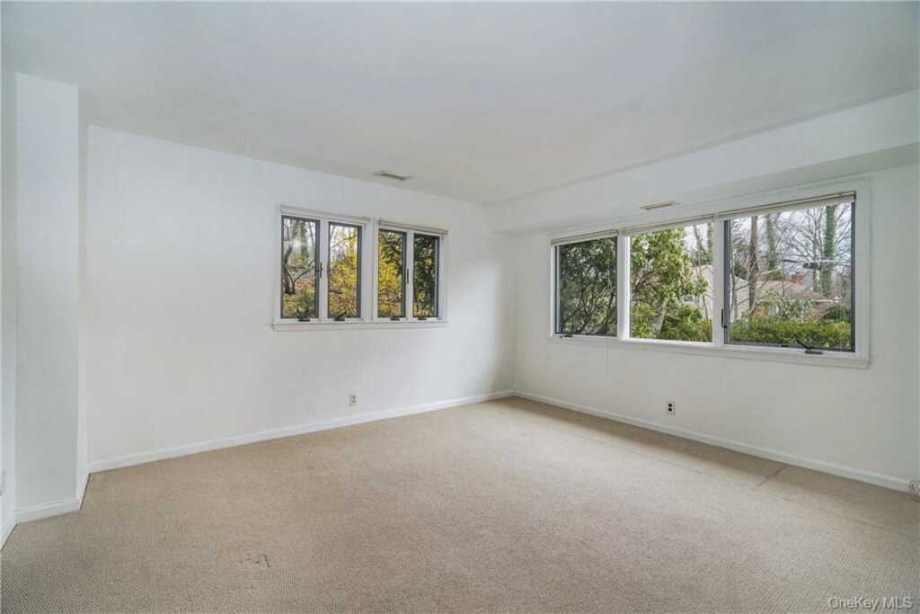 7 Susan Court, White Plains, NY 10605 - Photo 9 of 20