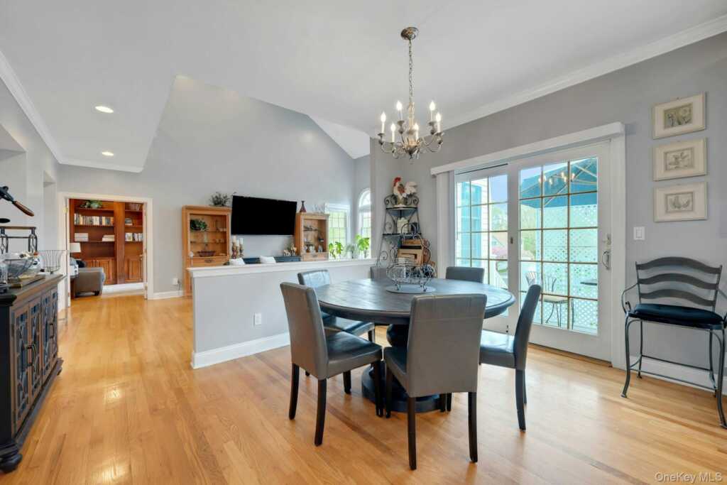 34 Eagle Court, White Plains, NY 10605 - Photo 13 of 49