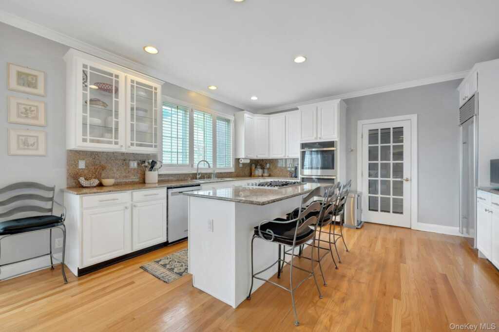34 Eagle Court, White Plains, NY 10605 - Photo 14 of 49