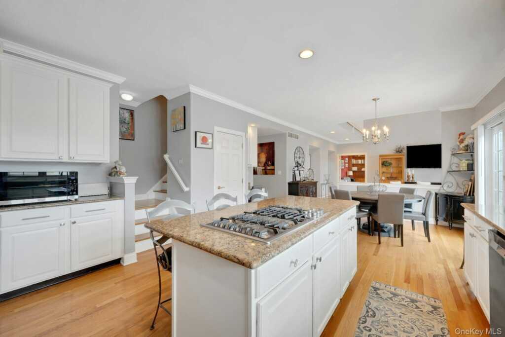34 Eagle Court, White Plains, NY 10605 - Photo 15 of 49