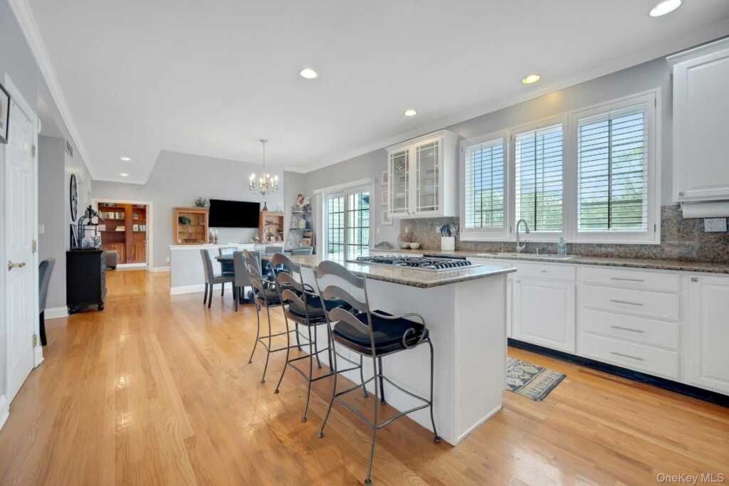 34 Eagle Court, White Plains, NY 10605 - Photo 16 of 49