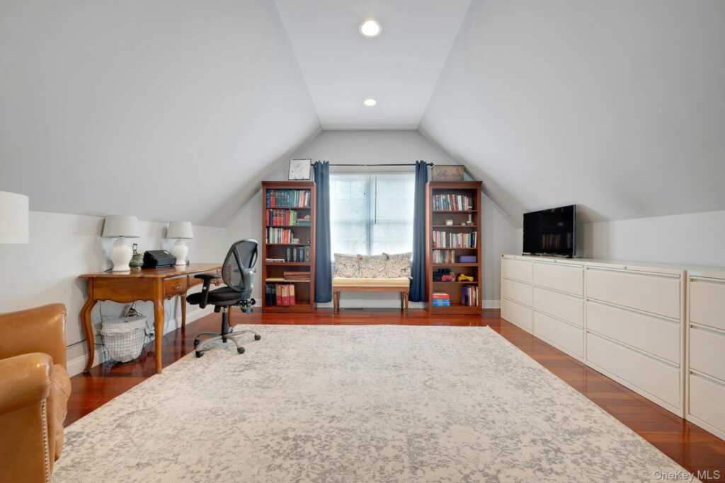 34 Eagle Court, White Plains, NY 10605 - Photo 25 of 49