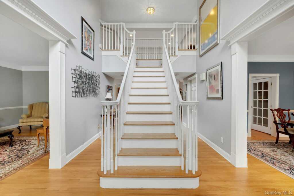 34 Eagle Court, White Plains, NY 10605 - Photo 3 of 49