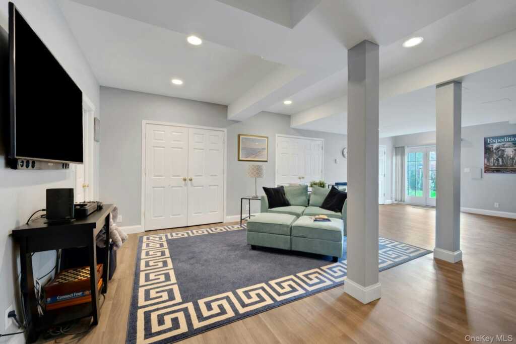 34 Eagle Court, White Plains, NY 10605 - Photo 34 of 49