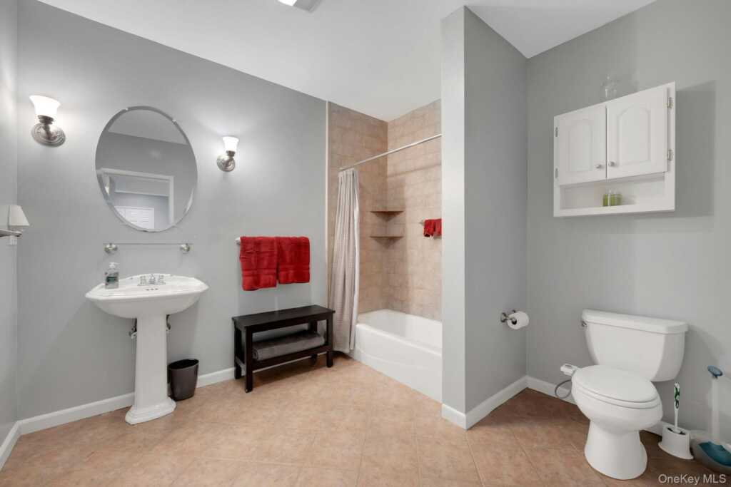 34 Eagle Court, White Plains, NY 10605 - Photo 37 of 49