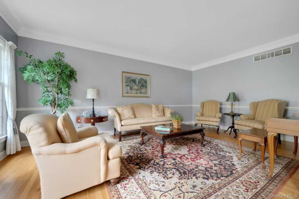 34 Eagle Court, White Plains, NY 10605 - Photo 5 of 49